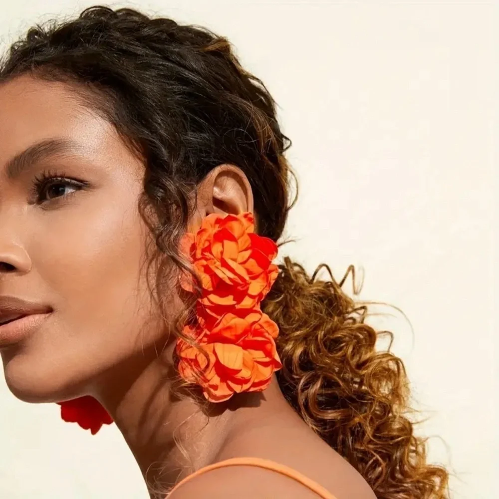 Orange flower dangle paper earrings 💕💕🧡🧡 with cute gift packaging 🎁🎁 New